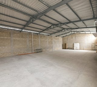 Renta de ofibodega de 900 metros en zona 9 Ref-6024