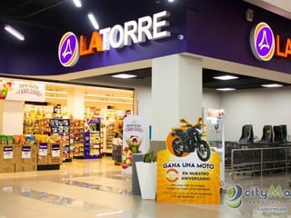 Oficina en renta en zona 7 sobre Calzada San Juan - Image 9