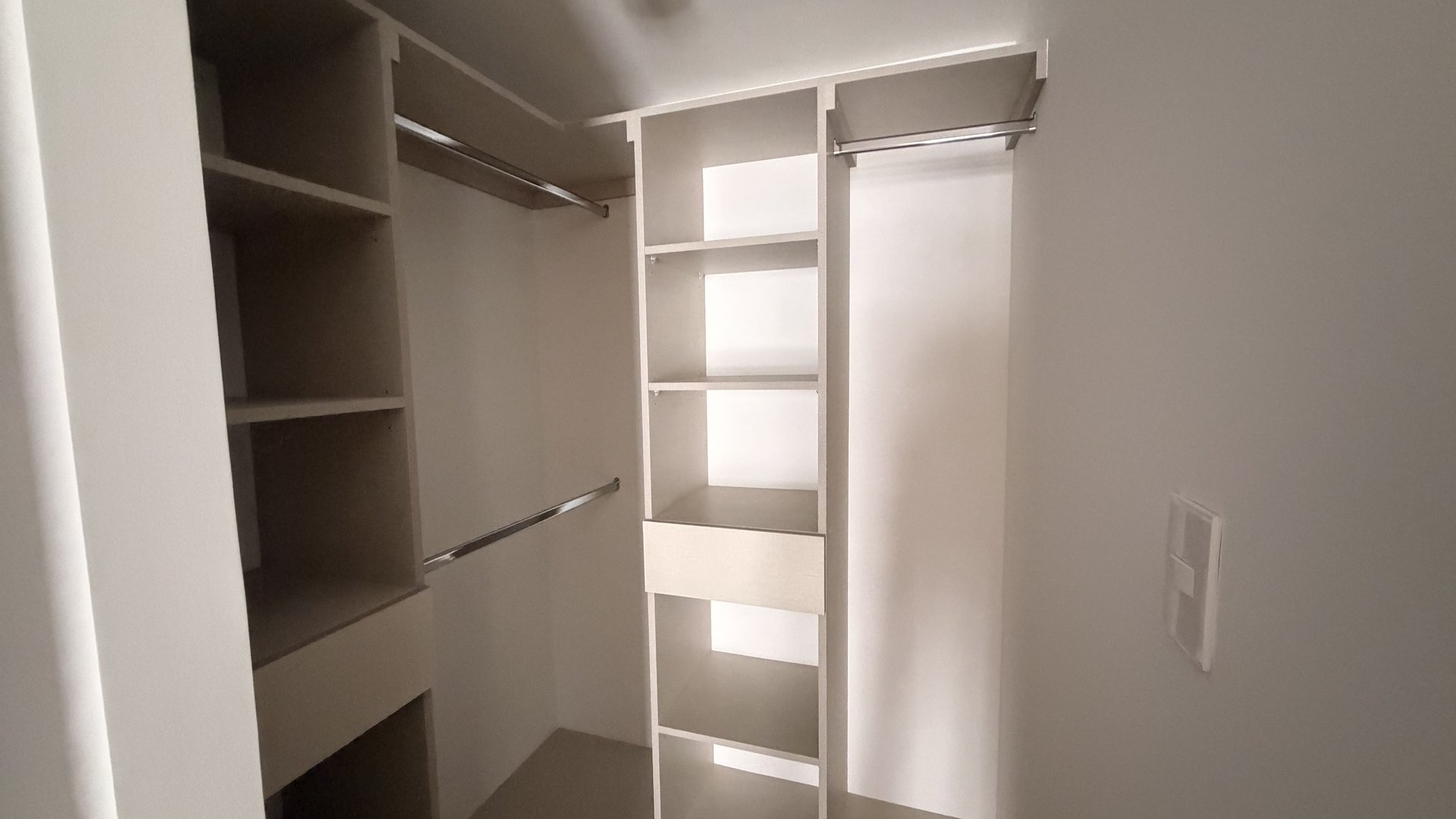 Apartamento en Alquiler Edificio Modra, zona 4  - Miniatura 4
