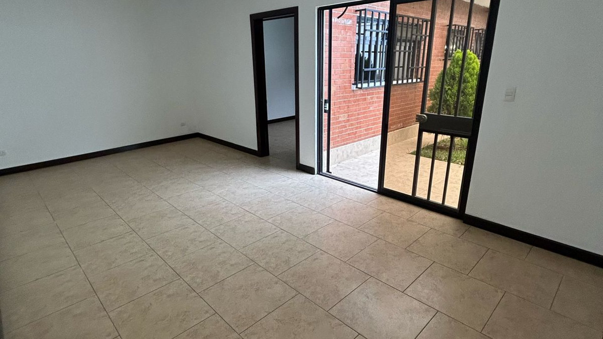 Alquiler de casa en zona 15 VH1 para oficinas ideal - Miniatura 7