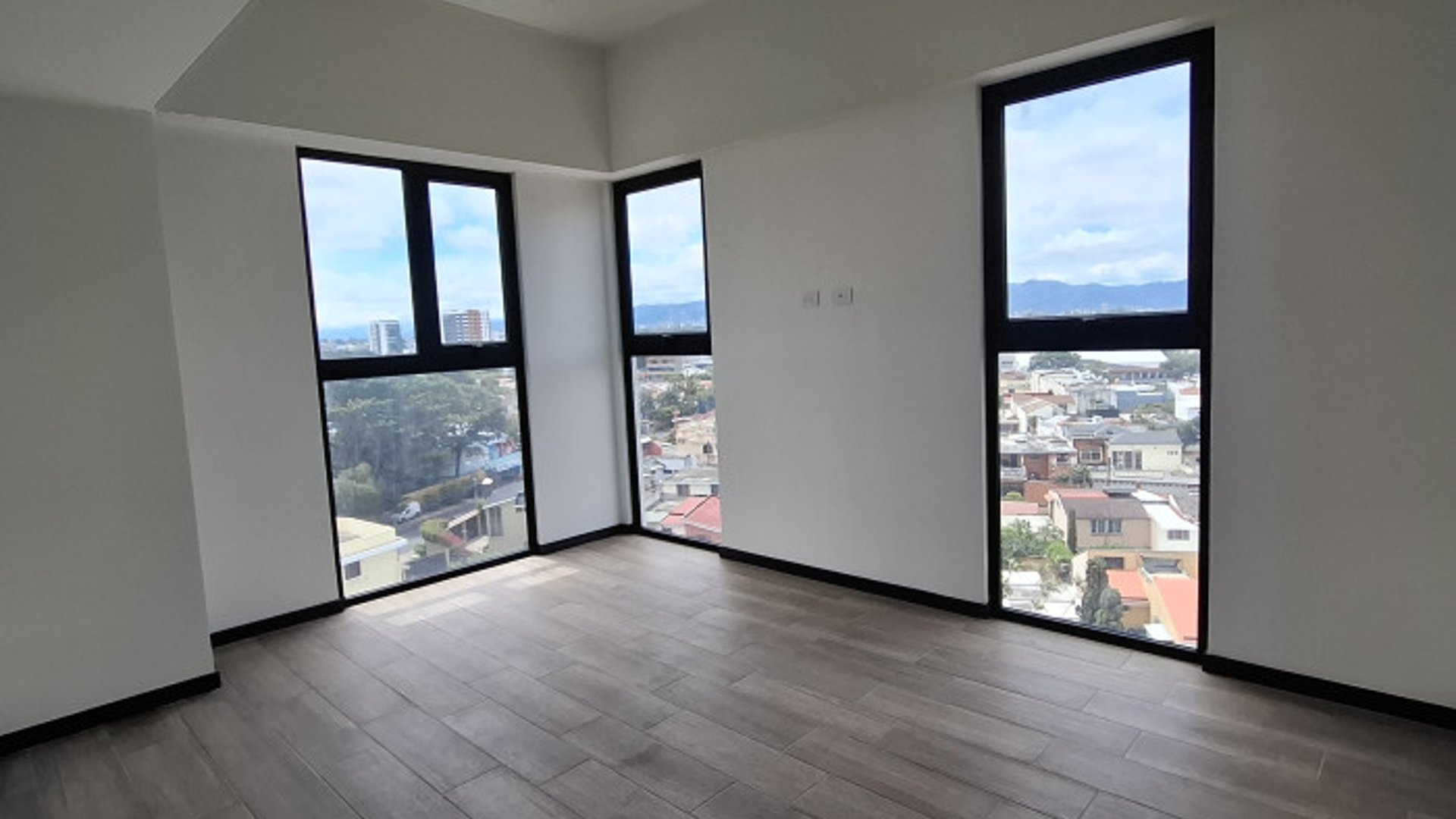 Renta de Apartamento en Altaire zona 11 Mariscal - Miniatura 8