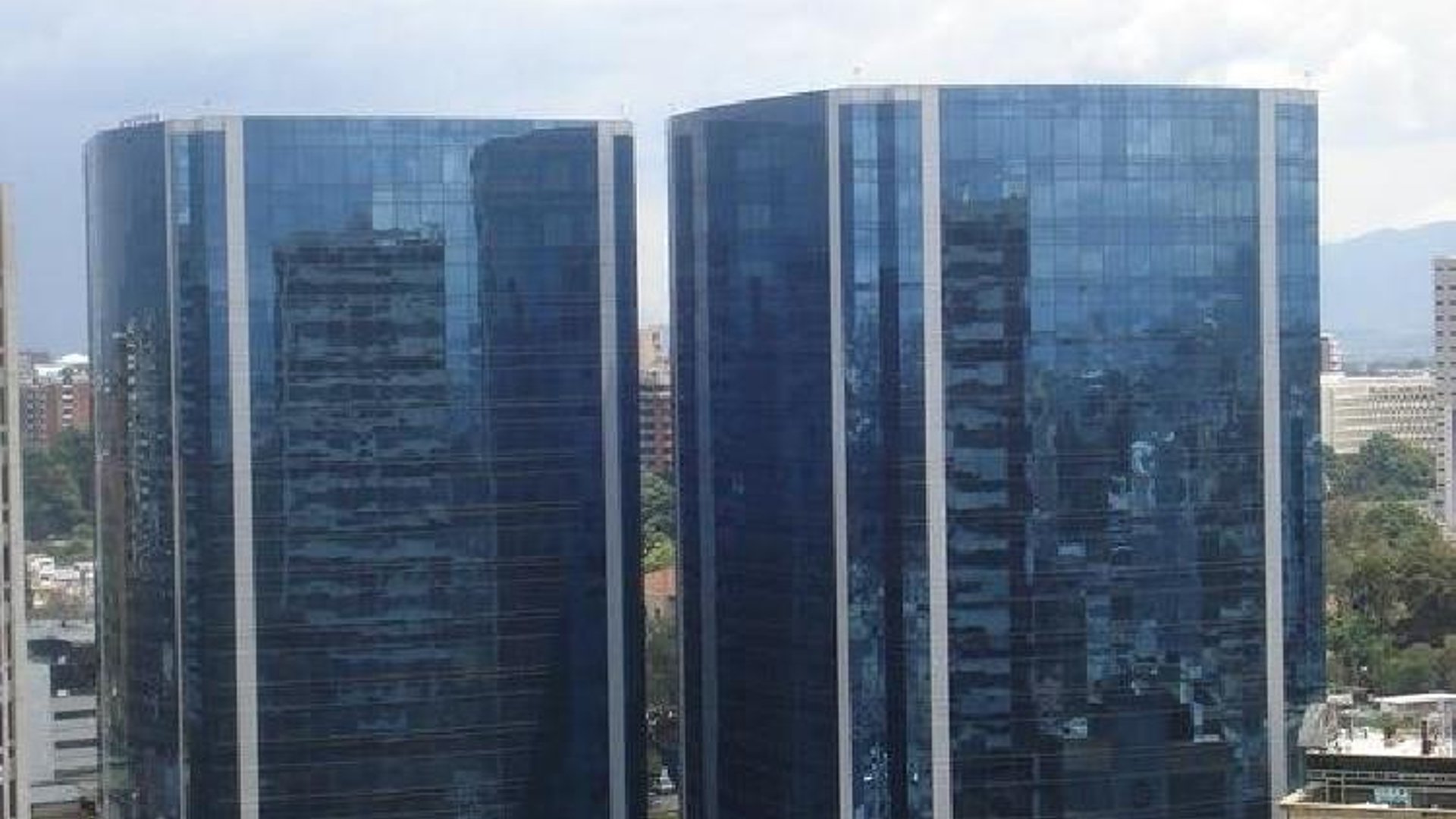 Oficina en Venta en Diagonal 6 Zona 10 Guatemala