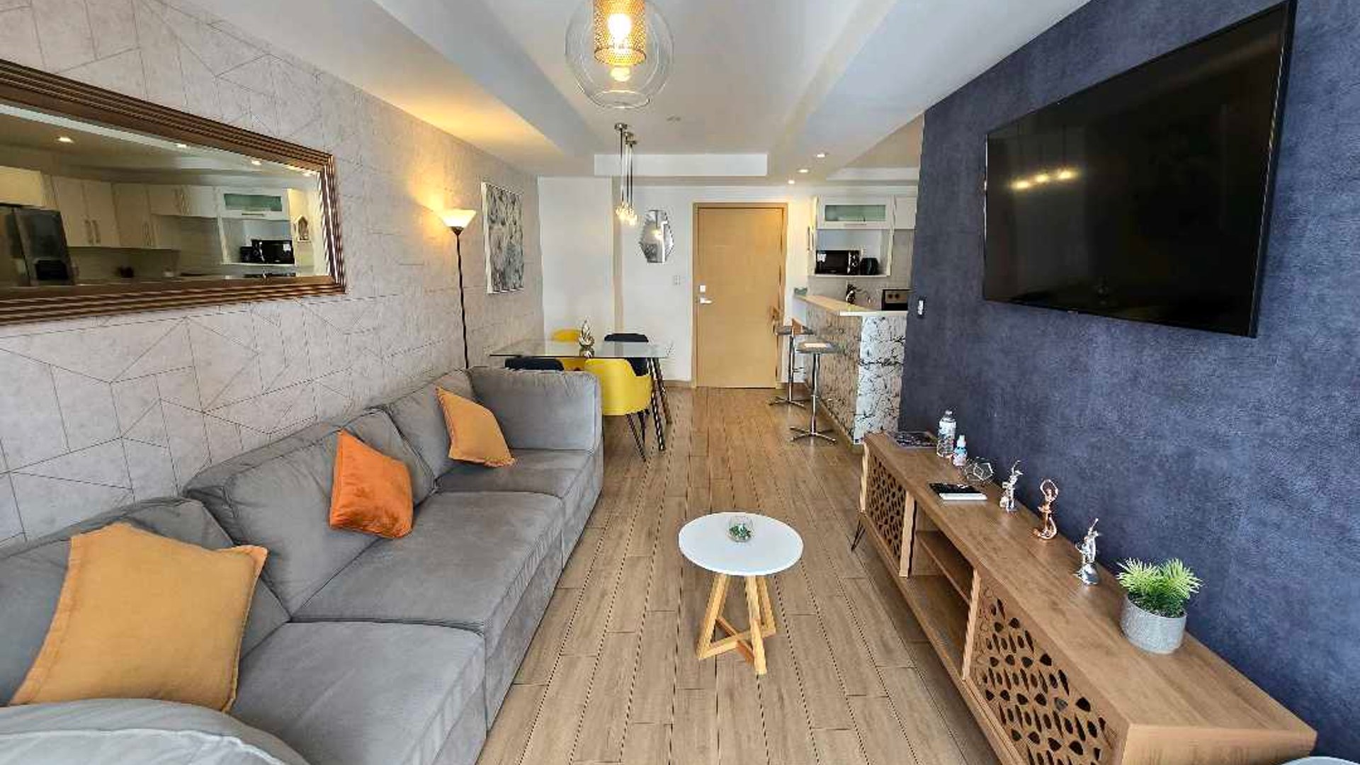 APARTAMENTO AMUEBLADO EN ALQUILER EN ZONA 10 - - Miniatura 7