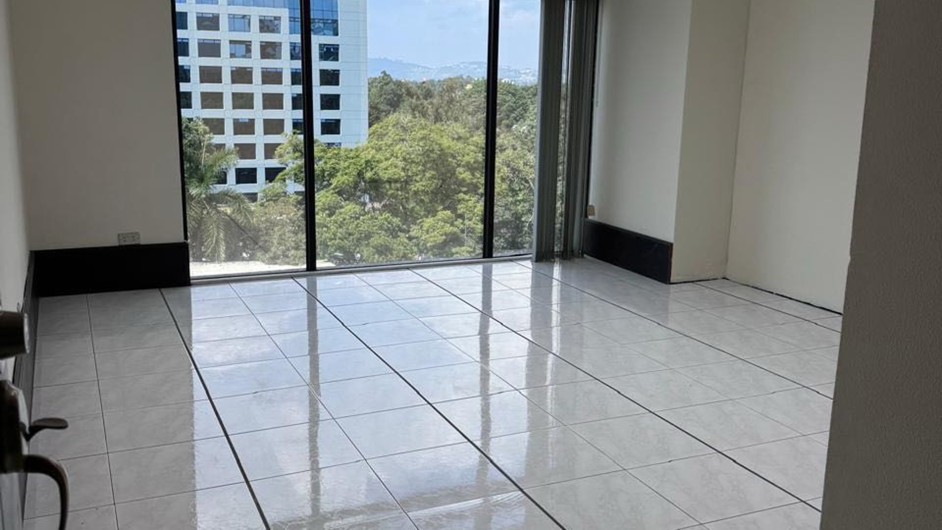 Oficina en alquiler Aristos Reforma zona 9