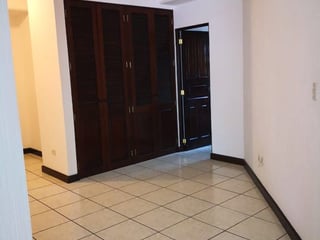 Alquilo amplio apartamento en Primer Nivel en  Zona 15  VH1 - 2