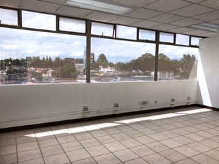 Local comercial en renta, en Zona 10 - 4