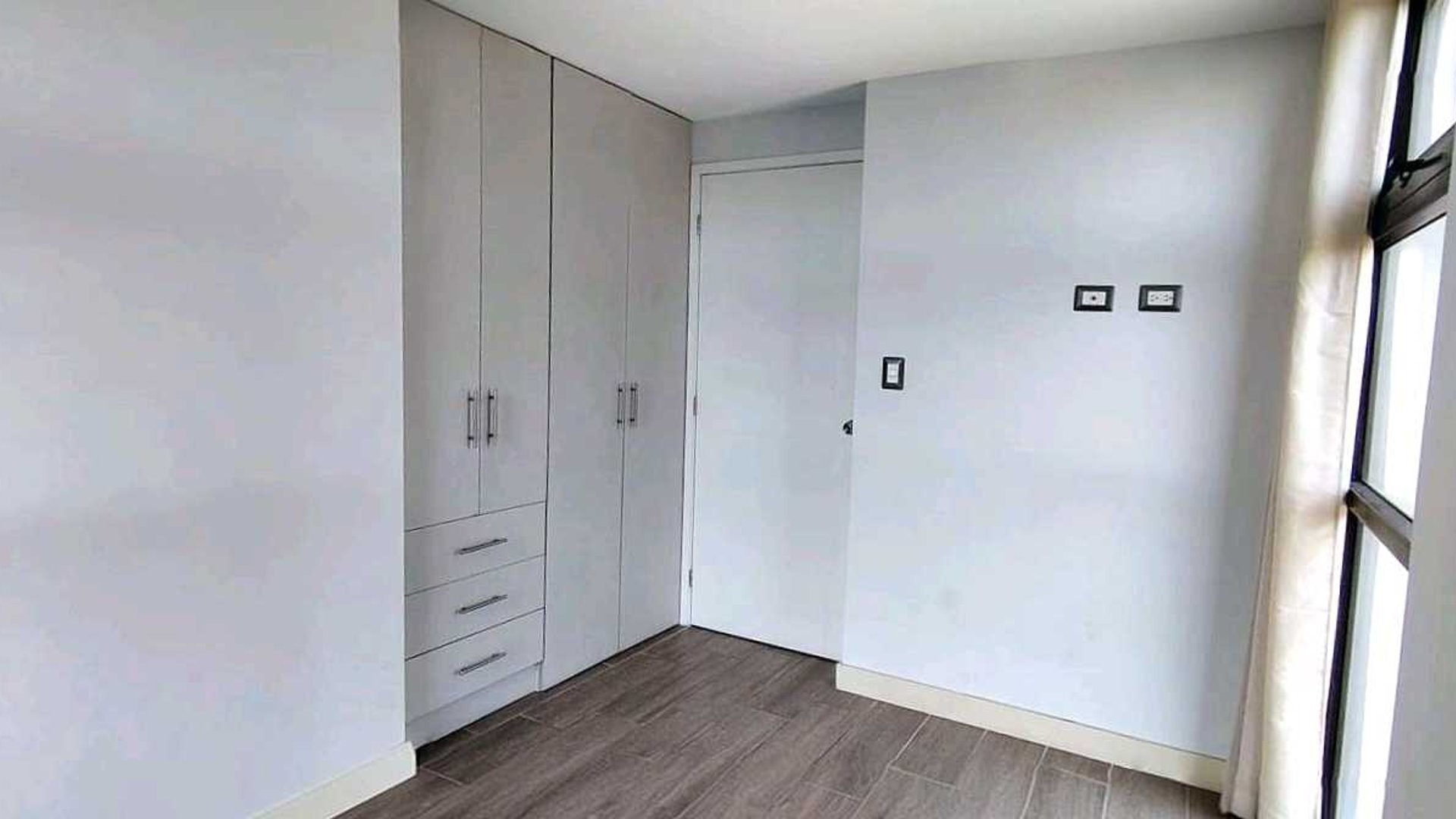 APARTAMENTO EN ALQUILER???? Edificio Tribeca, Zona 11 - Miniatura 6
