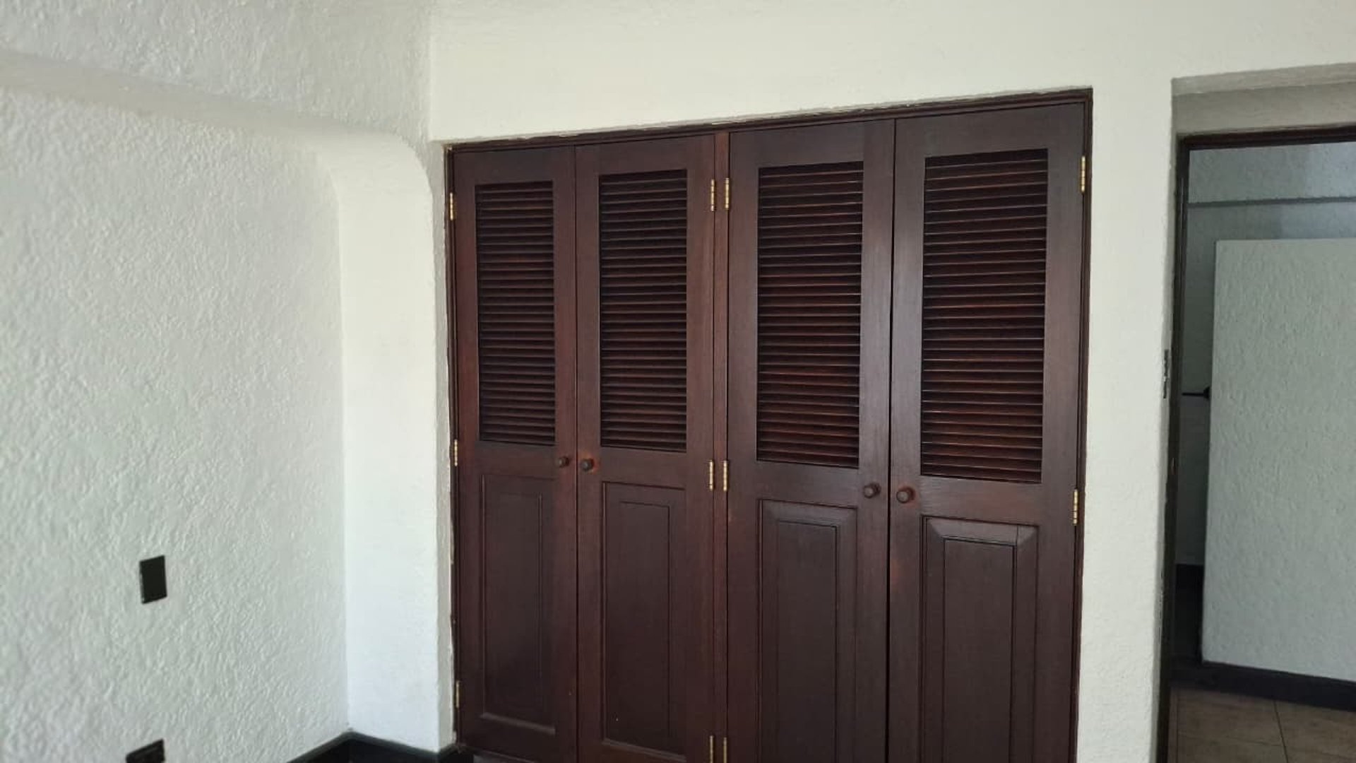 Apartamento semi-amueblado en Renta zona 10 - Miniatura 8