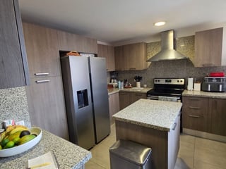 Alquiler de apartamento 3 Dormitorios | Santa Sofía Zona 10 (B) - 4