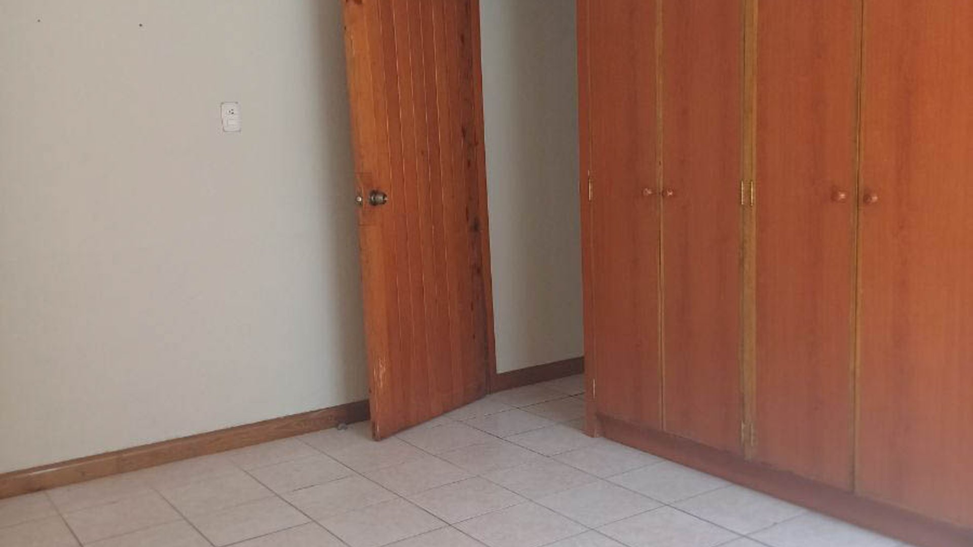 CASA EN RENTA ZONA 10, IDEAL OFICINAS - Miniatura 5