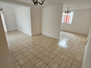 Venta de Casa en Colonia El Maestro de Zona 15 - Image 9