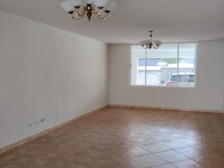 Casa de esquina en venta - 4 habitaciones en zona 2 Ref-5904 - 3
