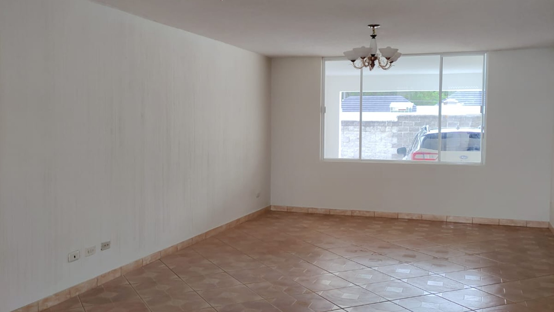 Casa de esquina en venta - 4 habitaciones en zona 2 Ref-5904 - Miniatura 3
