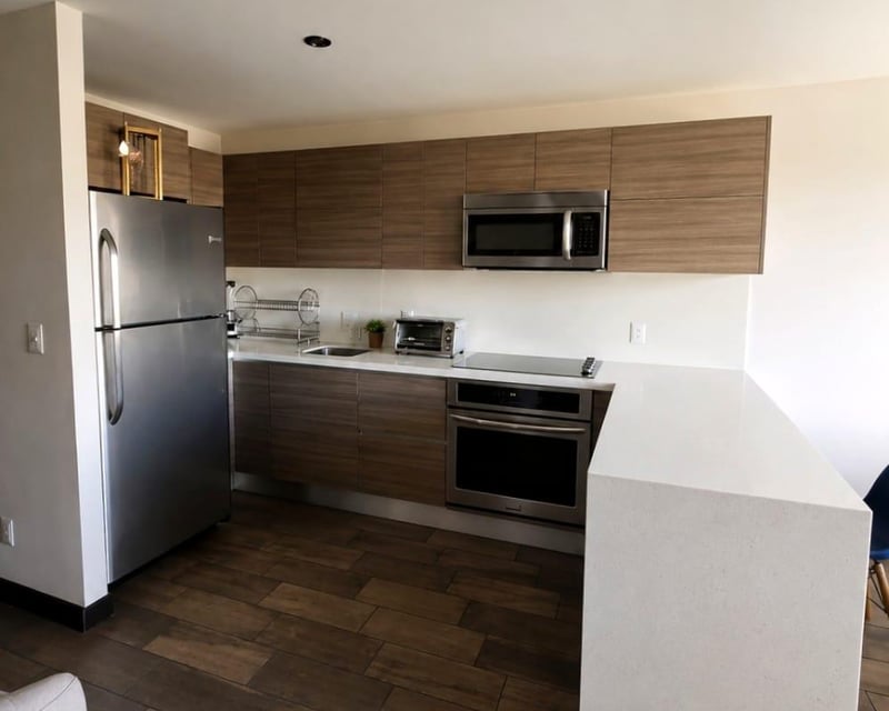 Renta de apartamento con balcon en zona 10 - 2 habitaciones Ref-6007