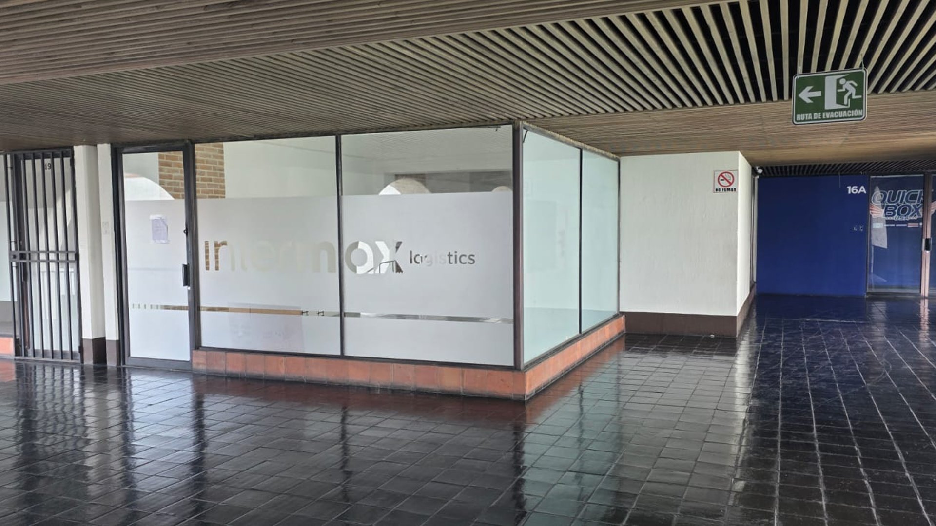 Local en renta zona 9 / La Galería - Miniatura 2