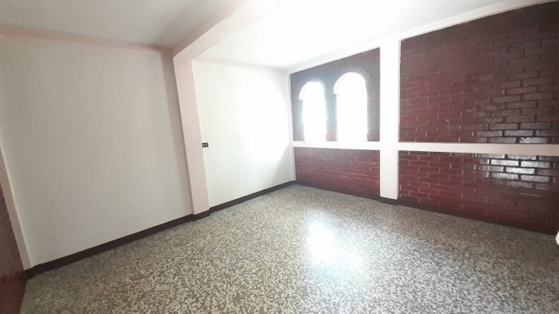 Propiedad en Venta con Apartamentos en Calzada San Juan - Miniatura 4