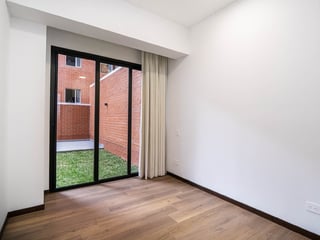 Apartamento con Jardín en Renta en Zona 10 - 5