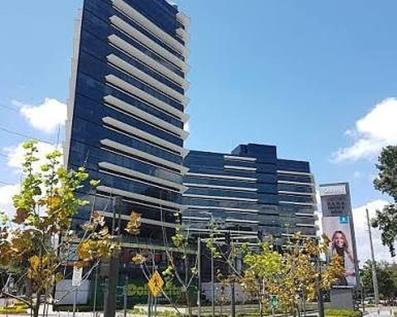 Oficina en Venta – Design Center, Zona 10 | 114 m² + 2 Parqueos
