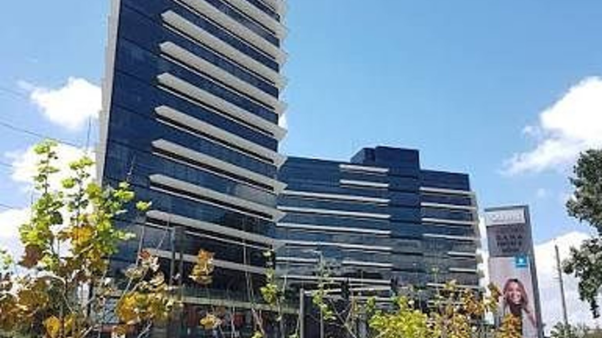 Oficina en Venta – Design Center, Zona 10 | 114 m² + 2 Parqueos