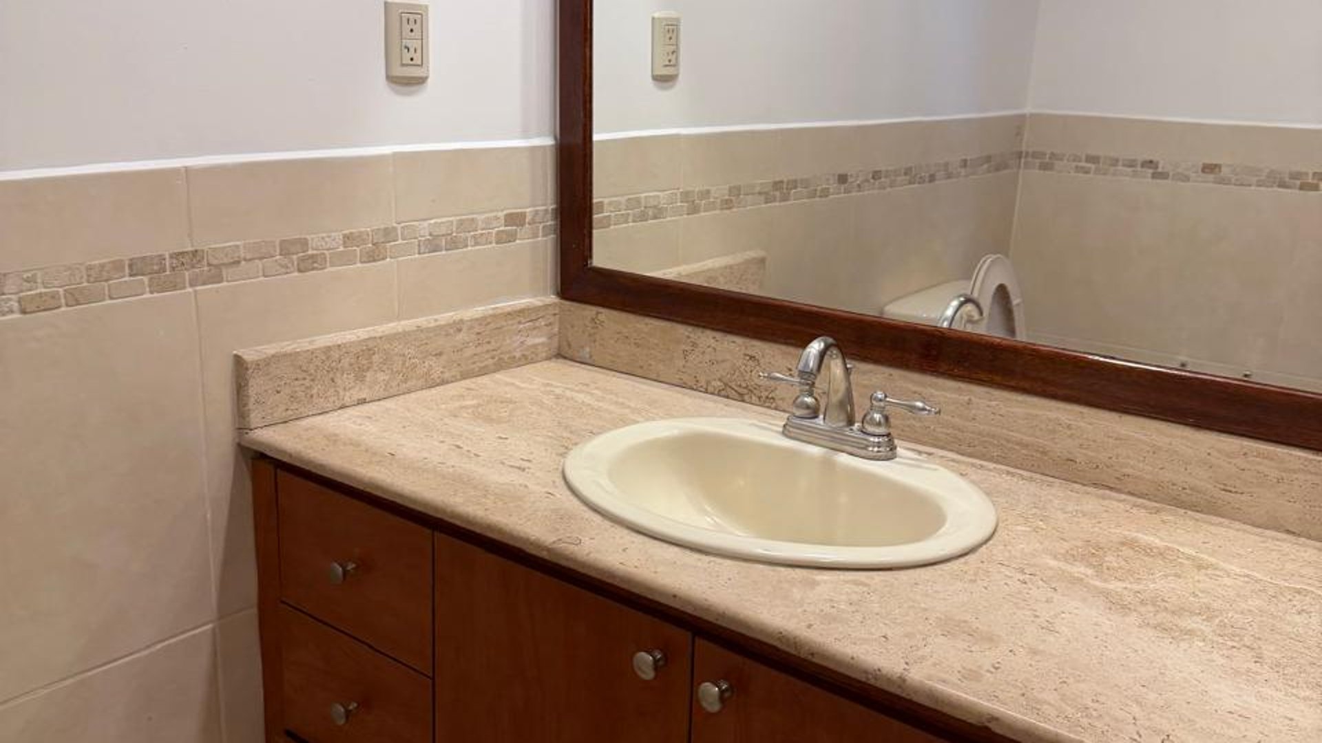 ????APARTAMENTO EN RENTA – 3 HAB + SALA FAMILIAR | BELLAGIO | ZONA 14 - Miniatura 8