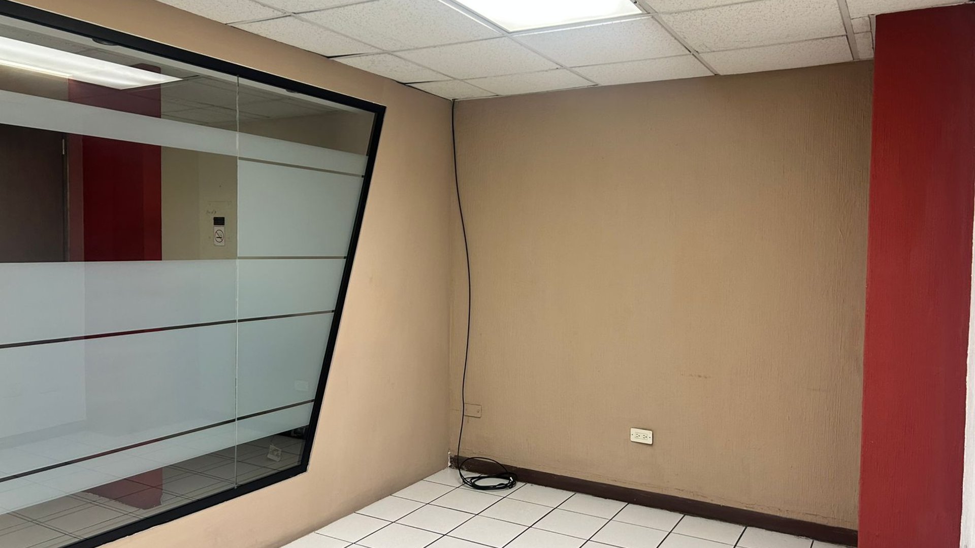 Oficina en Alquiler Zona 10, Edificio Paladium - Miniatura 2