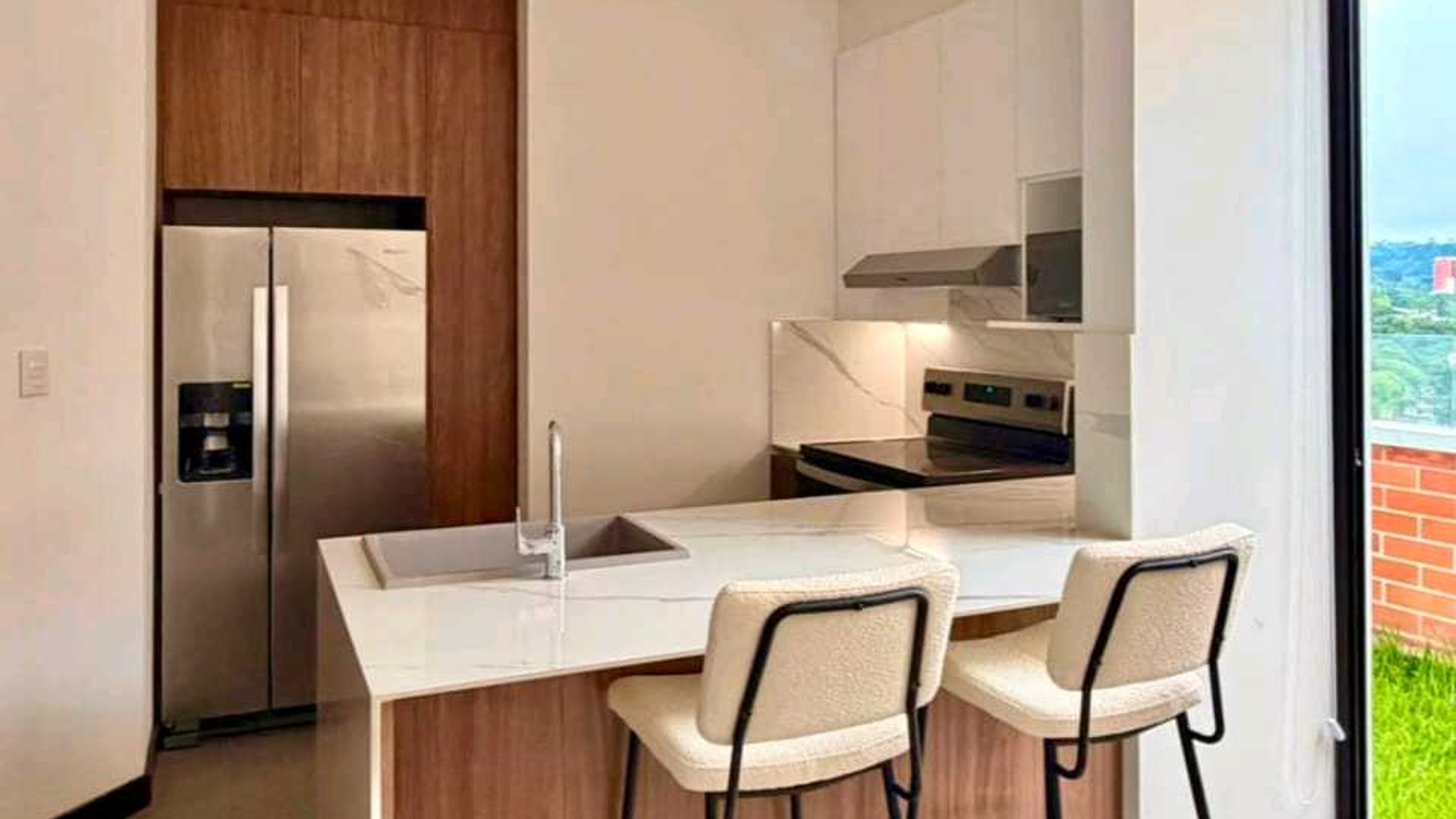 APARTAMENTO AMUEBLADO EN ALQUILER????Edificio Arles, Zona 15 - Miniatura 4