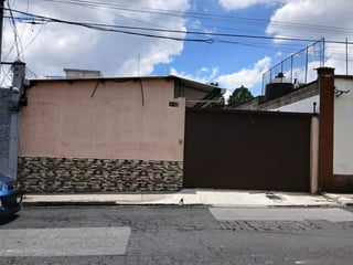Venta de Casa en área comercial de la zona 13 Pamplona - Image 1