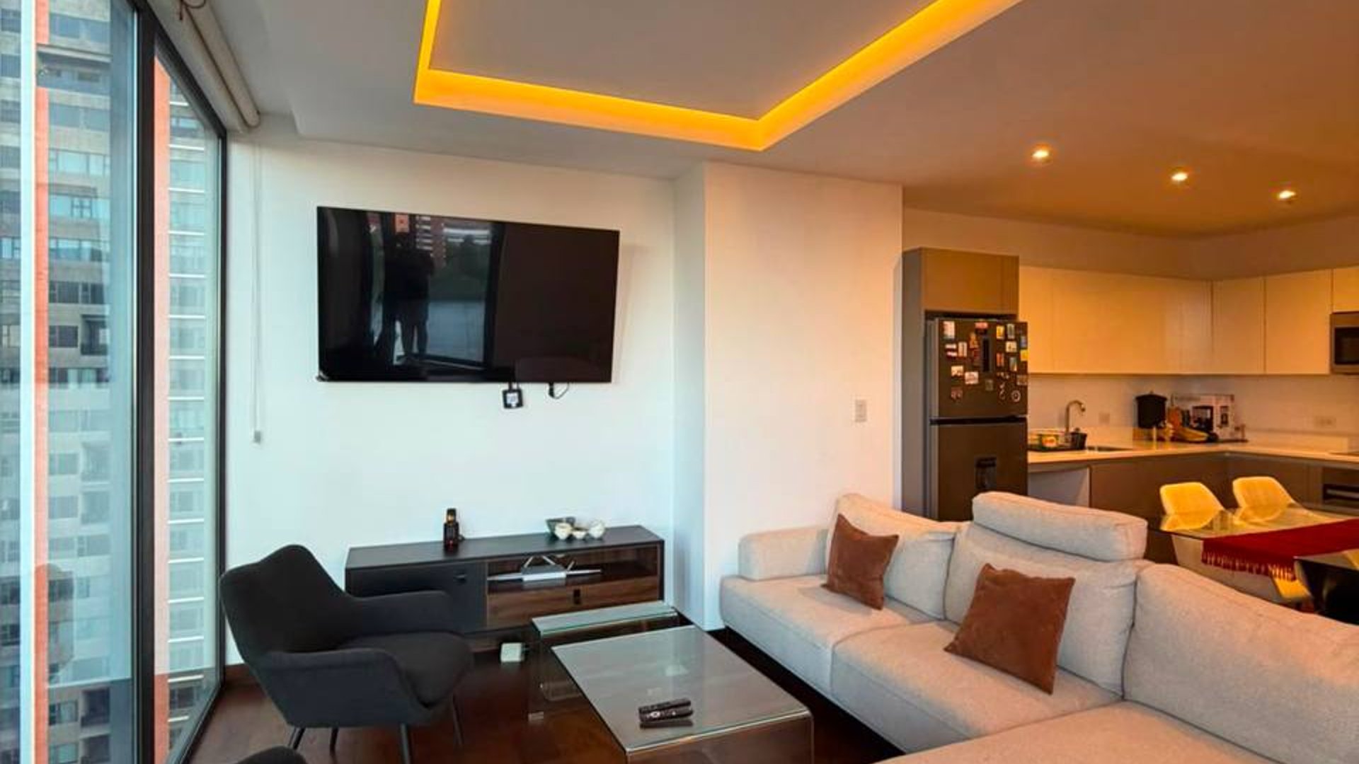 Apartamento en renta en Edificio Vasanta zona 10 - Image 1