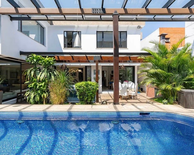 Casa con Piscina en Venta en Vista Hermosa I, Zona 15