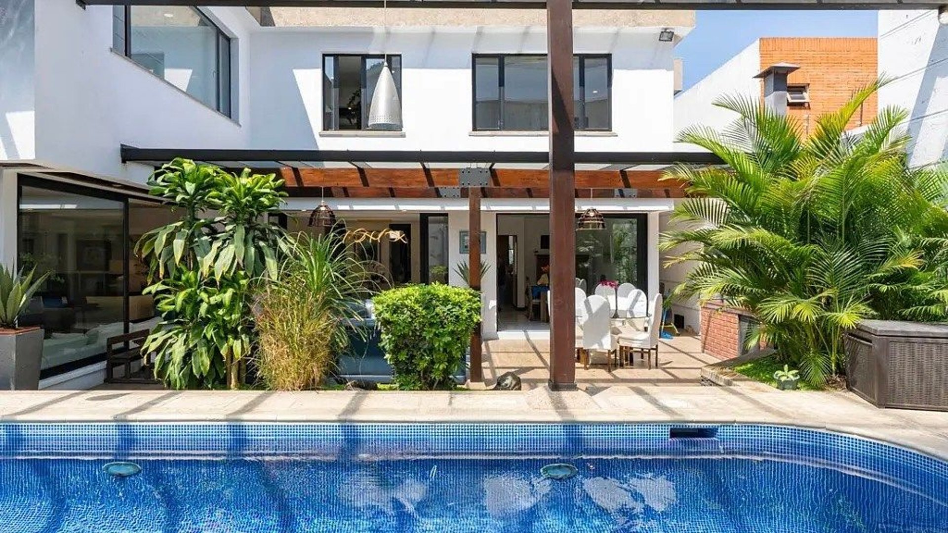 Casa con Piscina en Venta en Vista Hermosa I, Zona 15