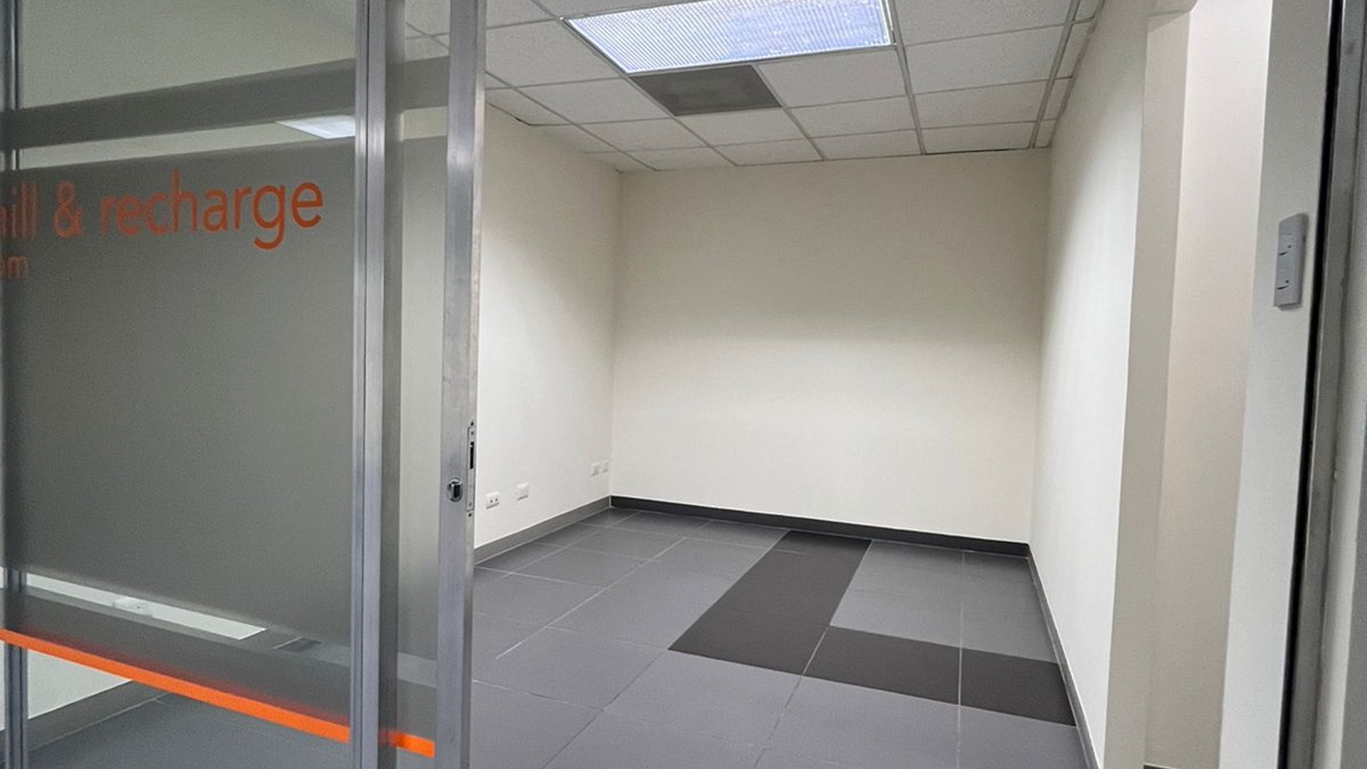 Oficina en Alquiler / Venta en Europlaza, zona 14 Guatemala - Miniatura 19