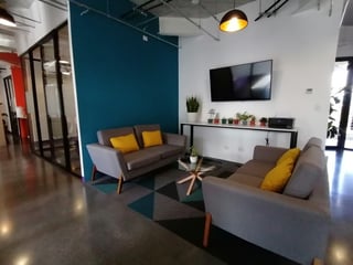 Oficina equipada en renta en zona 4 Guatemala - Image 12