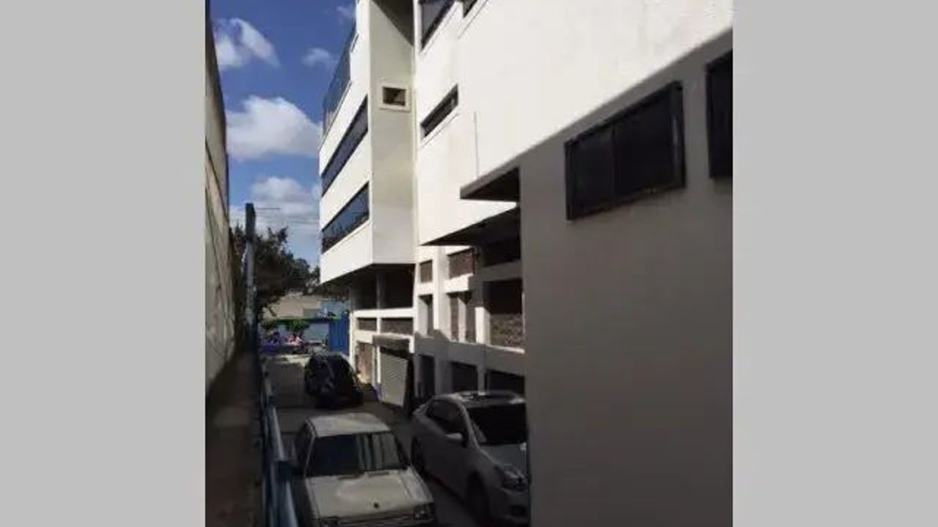 EDIFICIO EN VENTA – CALZADA SAN JUAN, ZONA 7 - Miniatura 2