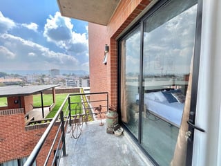 Apartamento en Venta Edificio Cuatro Venezia Zona 4 - Image 2