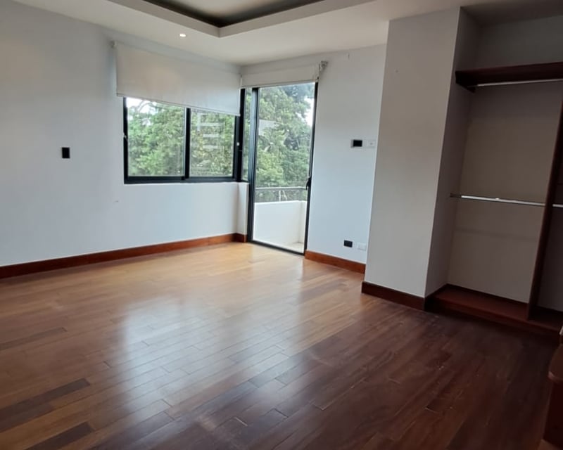 Apartamento en Renta en Oakland Zona 10, 3 habitaciones ref-6124