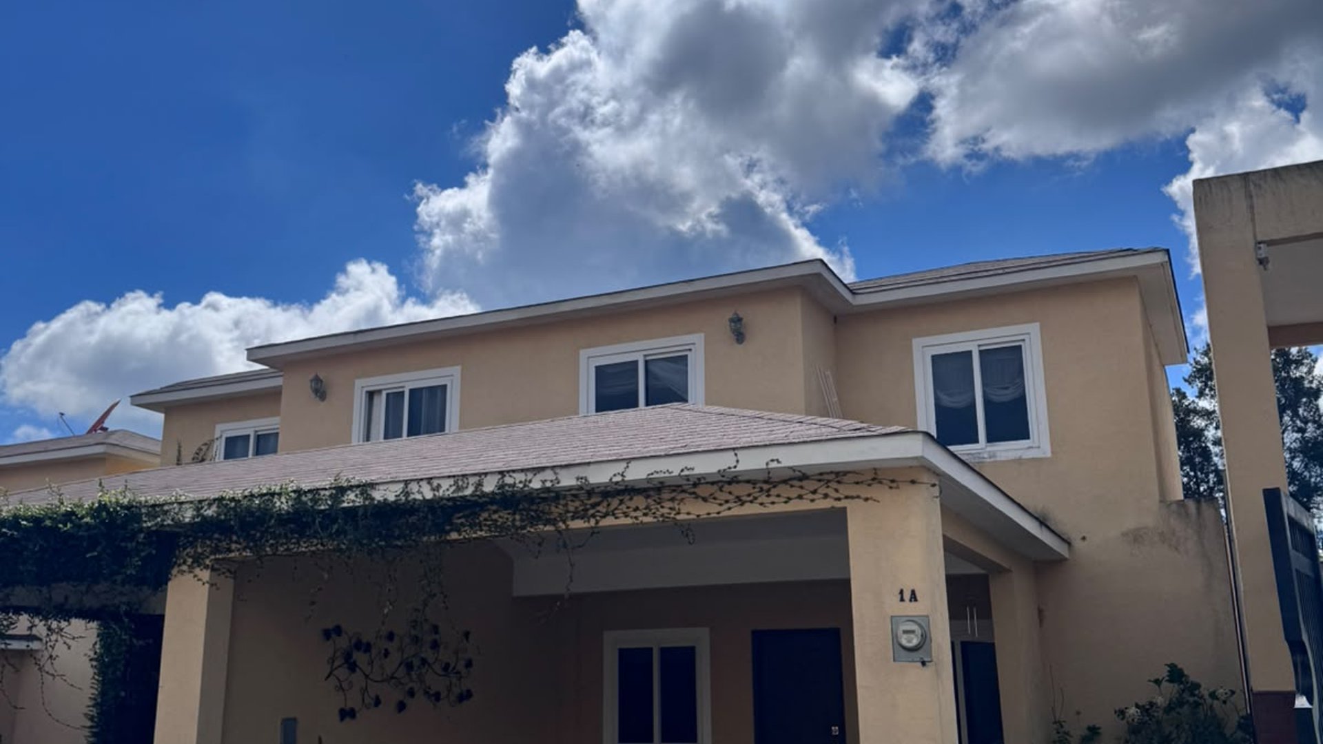 📍 CASA EN RENTA – 3 HABITACIONES | BOSQUES DE ARRAZOLA | KM 18.5 CAES