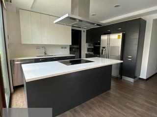 Apartamento en Venta con jardín ,  zona 10 - 3