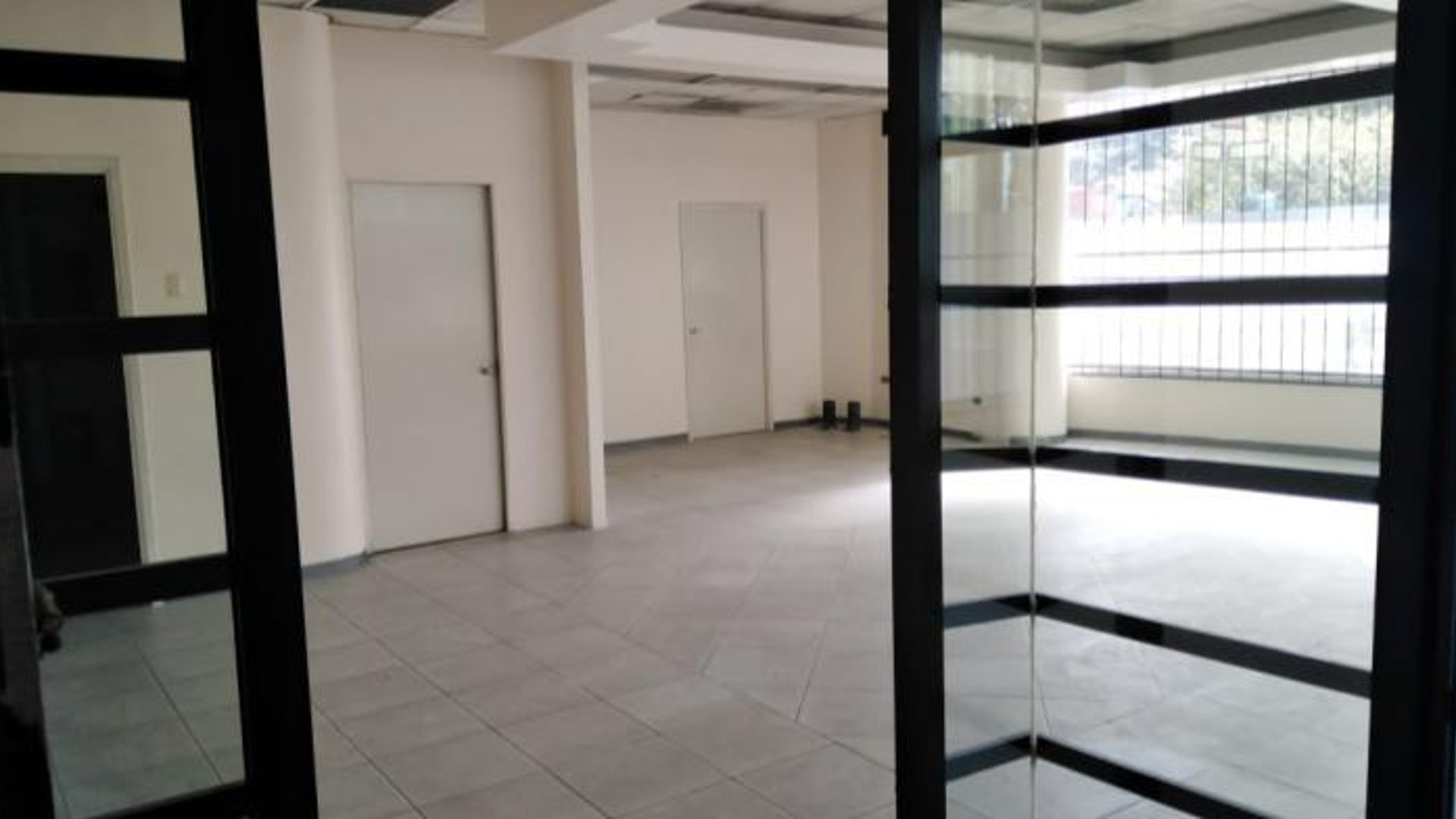 Local Comercial en Venta Avenida Petapa Zona 12 - Miniatura 3
