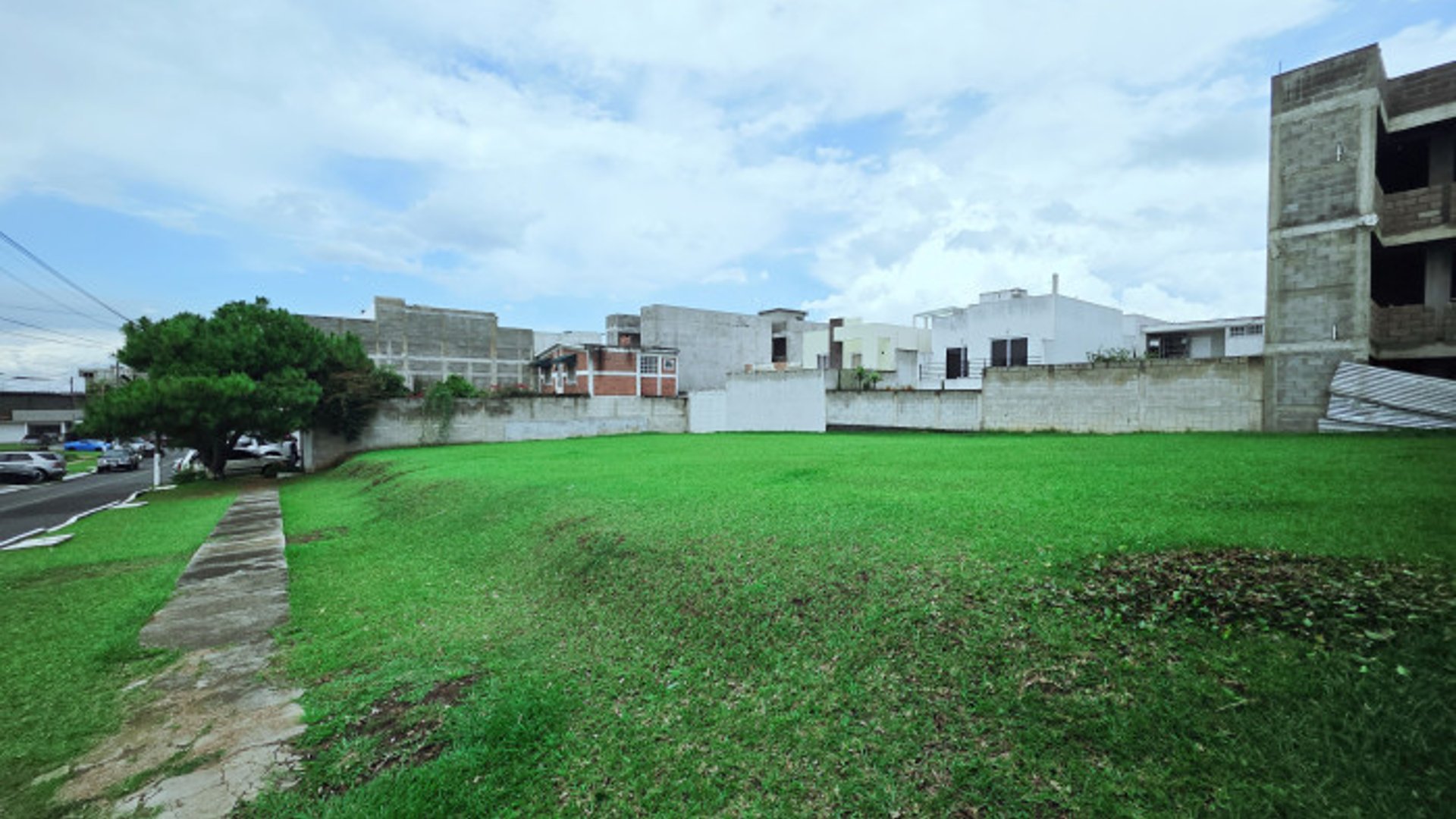 Terreno en Venta en Hacienda Real Zona 16 - Miniatura 2
