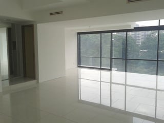 Oficina en renta zona 10, Design Center - Image 1