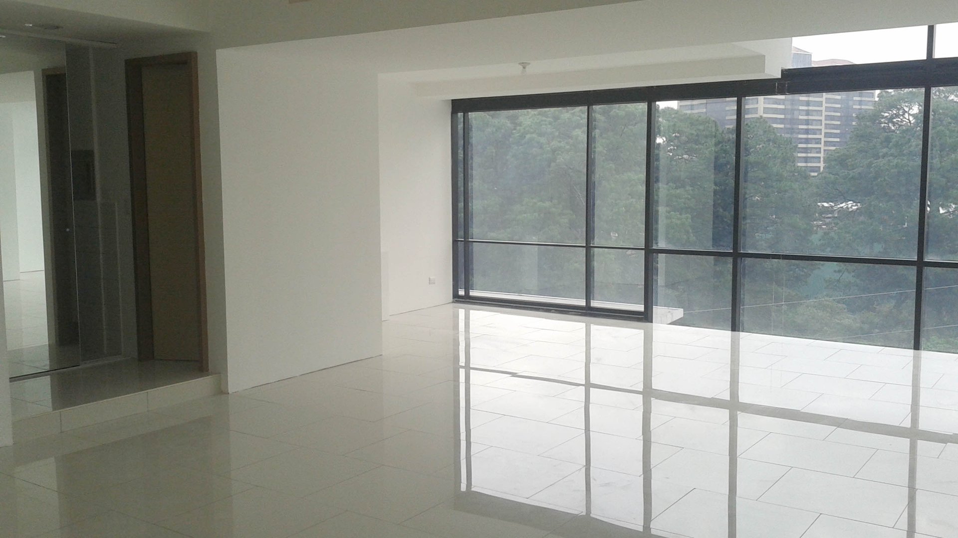 Oficina en renta zona 10, Design Center