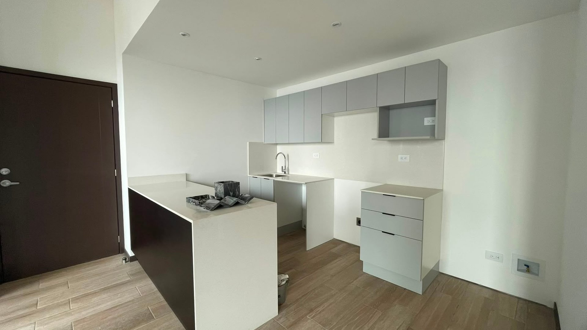 Apartamento con balcon abierto - 2 habitaciones en zona 11 Ref-5960 - Miniatura 2