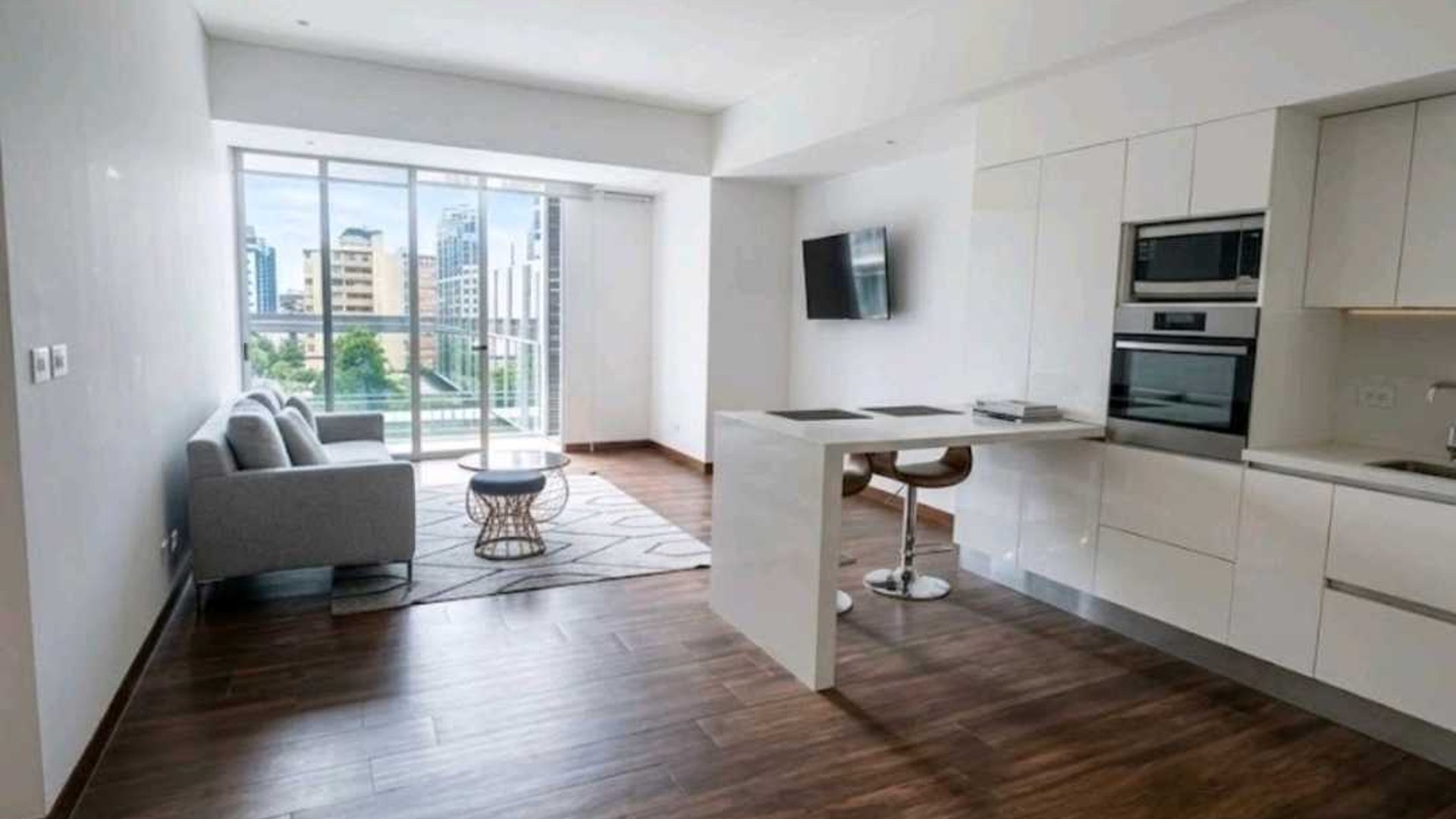 APARTAMENTO AMUEBLADO EN ALQUILER ???? Edificio AVIA, Zona 10 - Miniatura 2