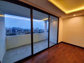 VENDO PENTHOUSE EN ZONA 15 EDIFICIO LIV - 3