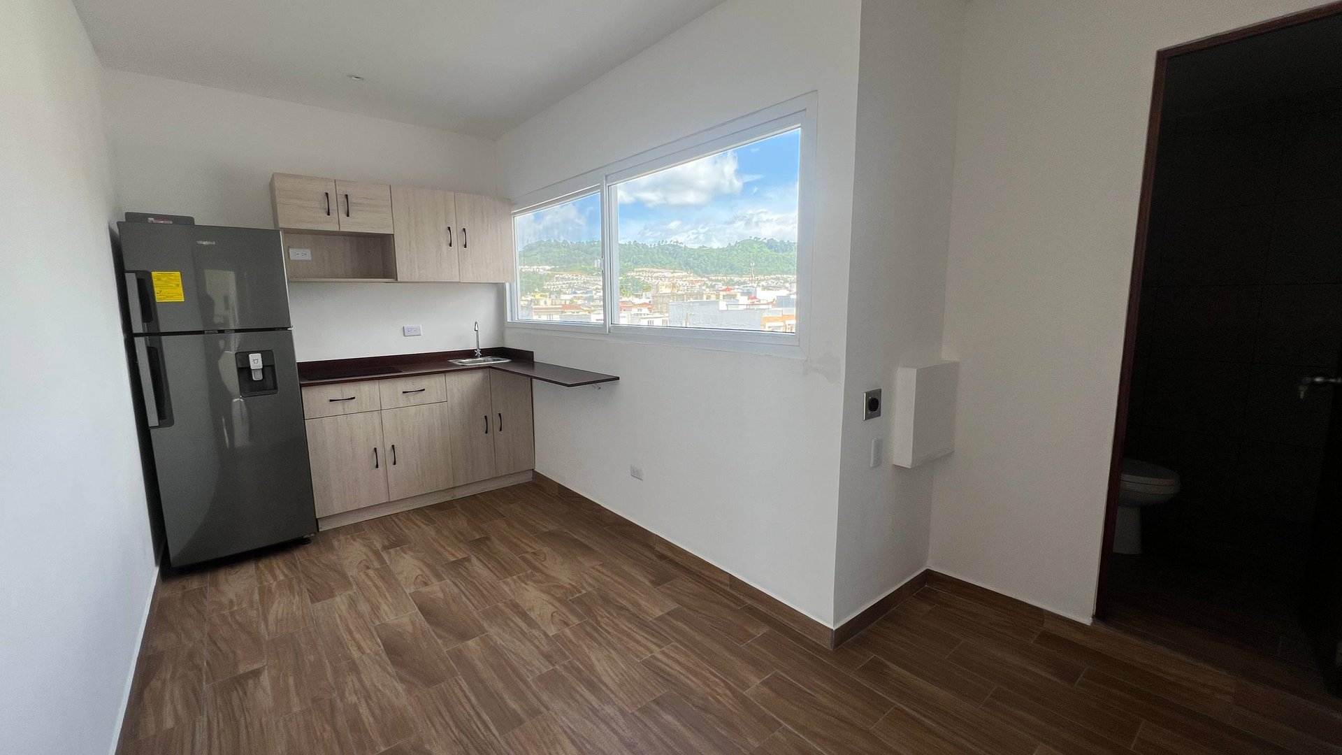Apartamento D3 en renta en Hacienda Real zona 16 - Image 1