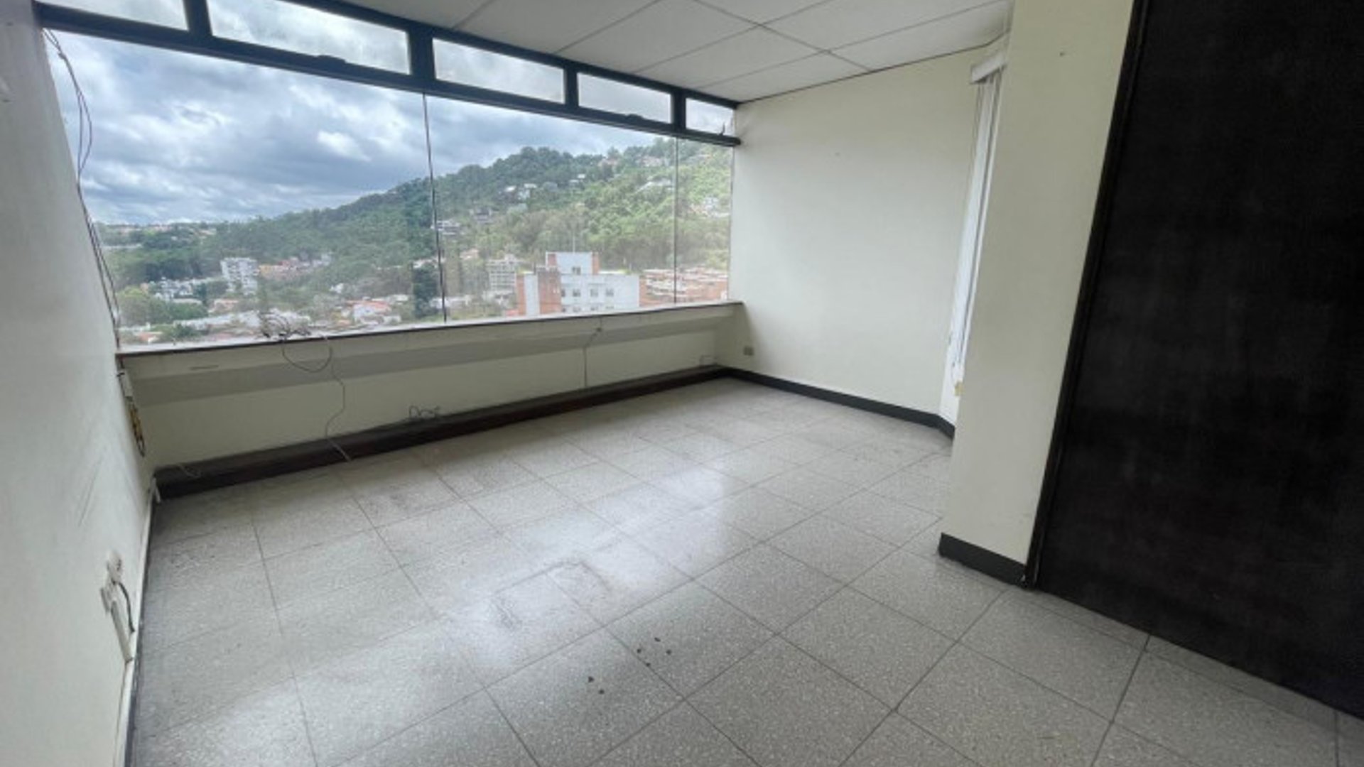 Clinica Medica en Renta en Edificio Medico Zona 15 - Miniatura 3