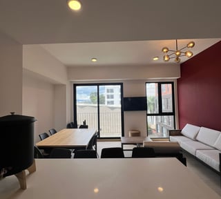 Vendo apartamento en Edificio MERAKI zona 10 por columpio de VH 
