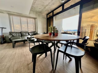 Venta de apartamento de 2 niveles en Edificio Granat, Zona 4 - Image 3