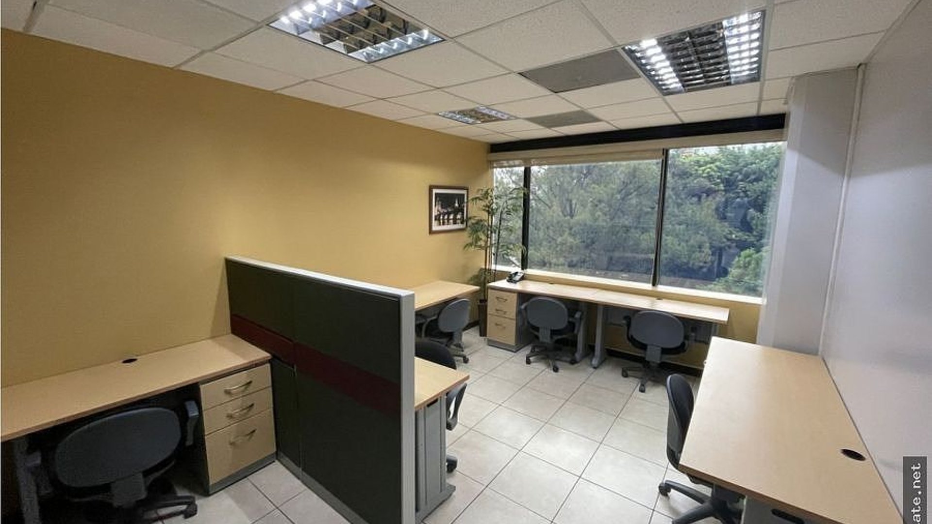 OFICINA AMUEBLADA EN ALQUILER – DESIGN CENTER, ZONA 10 | - Miniatura 5