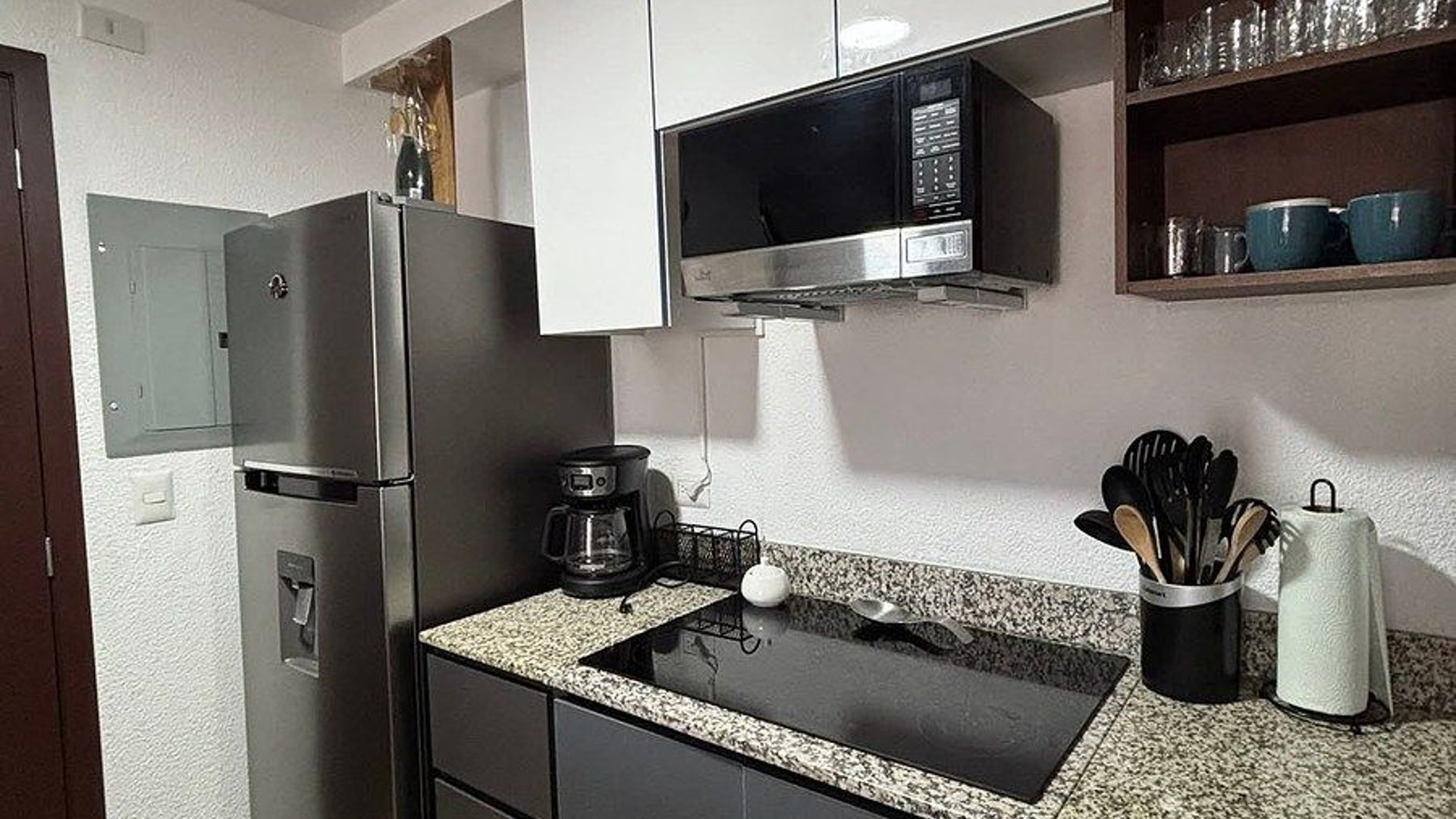 Apartamento en Renta - Senderos Zona 16 - Miniatura 4